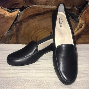 Trotters Black Leather Flat - 7.5 Narrow